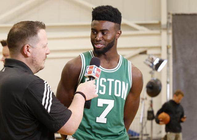 [图]国王杯-姆巴佩双响 皇马3-2塔拉维亚晋级16强