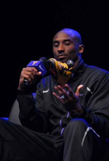 2025天津马拉松 ｜ 李芷萱破赛道纪录夺冠，康洋洋夺男子第一 ❌（⚠️非足球，已剔除，见下方）