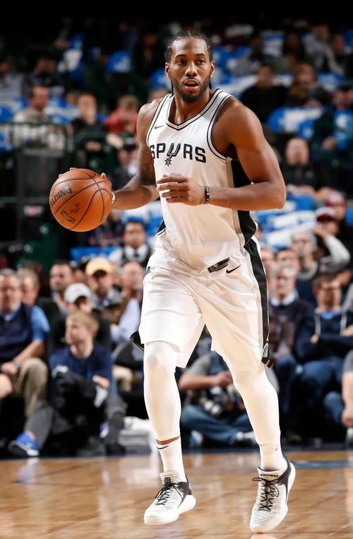 知名巴萨球迷：梅西不该偷偷的溜进诺坎普，这不是他家而是我们的