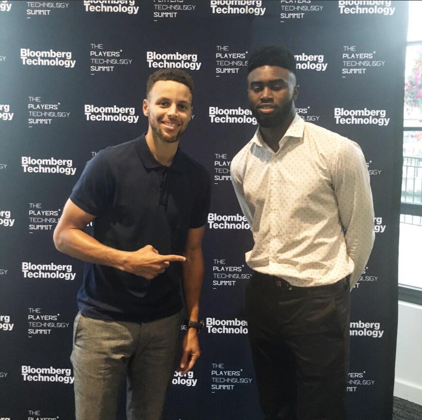 每体：莱万首选与巴萨续约，但也已开始研究其它联赛的报价