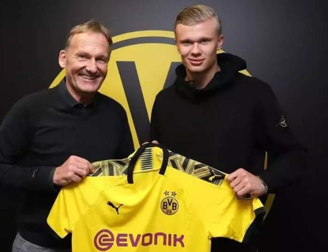 半场战报：阿森纳1-0布拉格斯拉维亚，萨卡点射