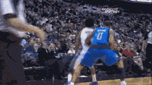 瑞奇·韩德森在奥克兰时期的 24 号球衣，在当地销量长年第一