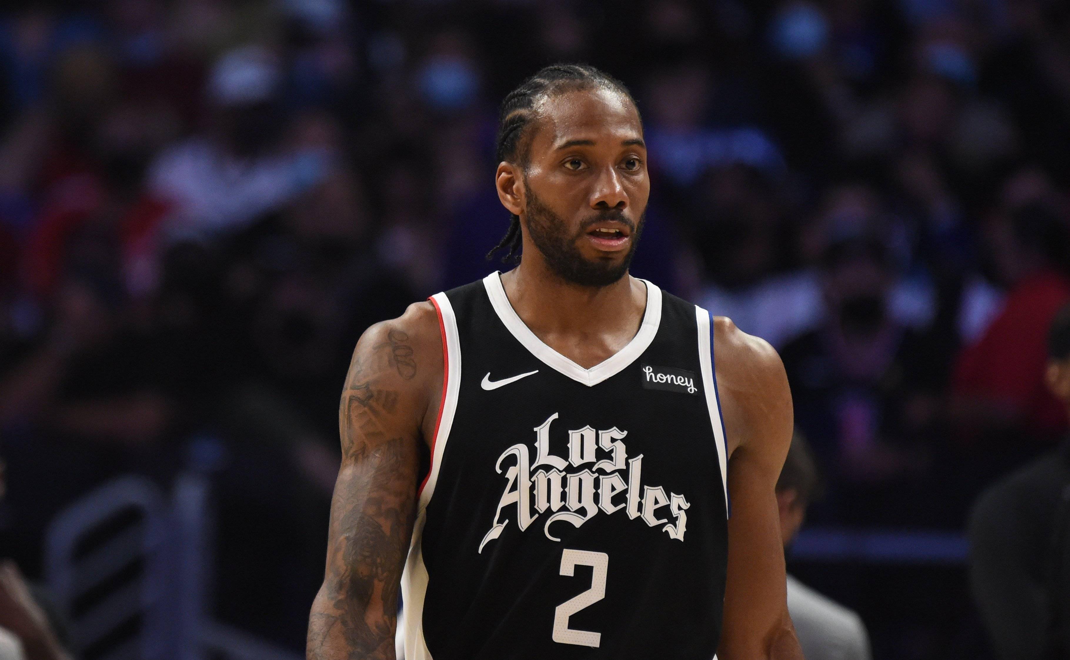 世体：奥尔莫左肩脱臼恢复良好，预计伤缺一个月