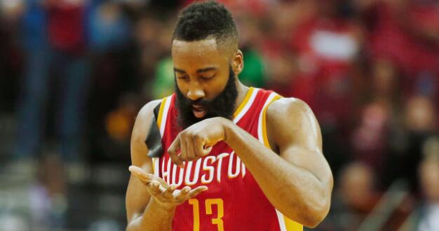 跟队记者：莱奥续约谈判还没正式开启，但俱乐部正在讨论