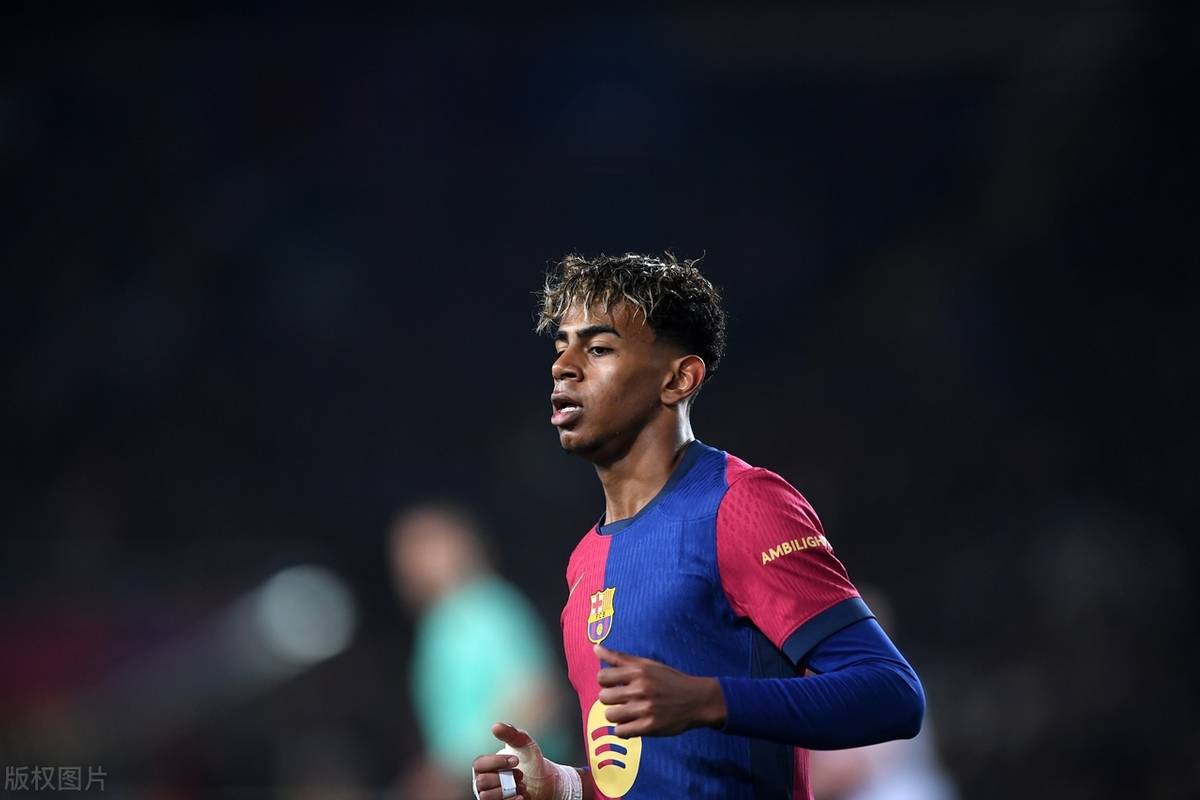 刚刚看了美国队2-0赢日本队的比赛，美国足球水平真强