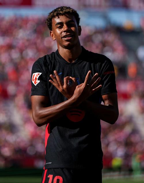 奥利塞和迪亚斯半程造40球德甲历史边锋组合第1