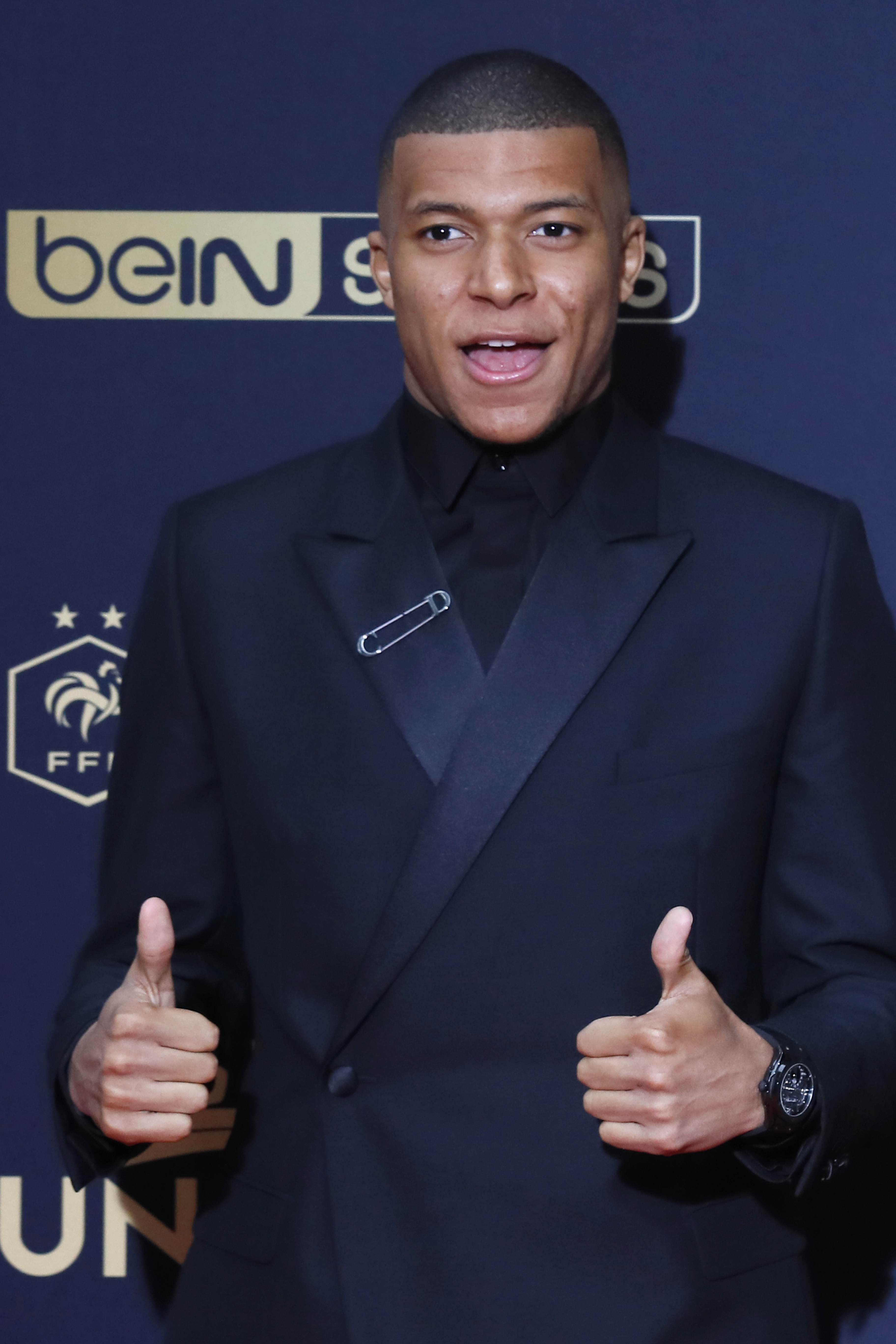 3换1！重磅交易方案出炉，独行侠迎库明加，克莱重回勇士？